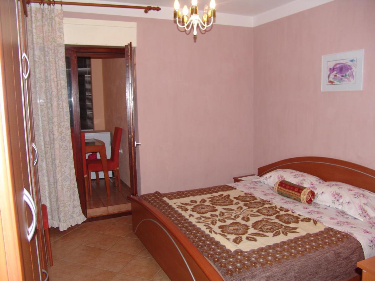 Apartments Bozica Krk Town Exterior photo